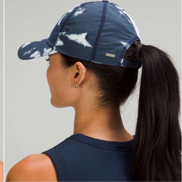 SOLD 🍒 Lulu Baller Hat Soft
Indigo Ice Print Blue Multi Brand new without tags - Picture 4 of 9